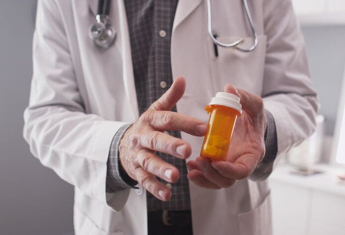o médico recomenda pílulas para prostatite