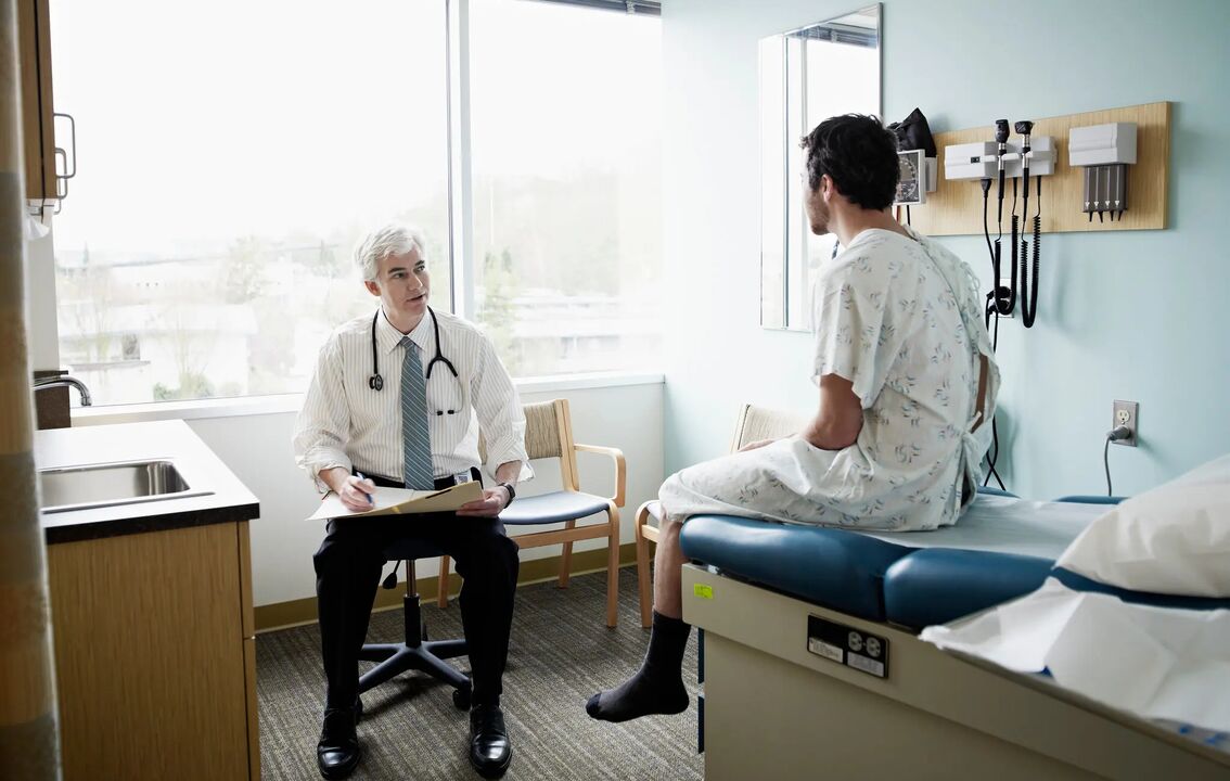 Para identificar a prostatite, é muito importante que o homem seja submetido a um exame médico completo.